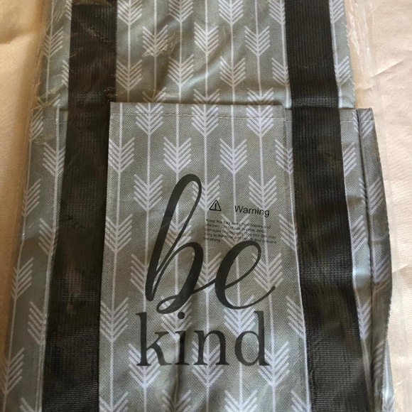 Scarlet Skye Handbags - NWT Quotable Tote "Be Kind" with Gift